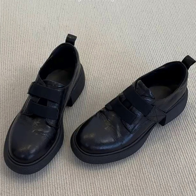 Női Velcro-s loaferek, retro brit stílusban, puha bőrből, vastag talppal és középmagas sarokkal
