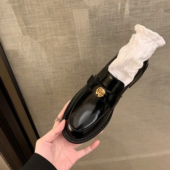 Tehénbőr loaferek vastag talppal, slip-on Camellia mintával, brit vintage stílus, kerek orr, alacsony felső rész