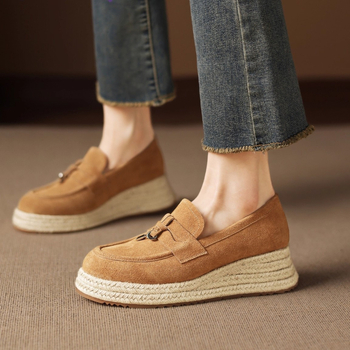2026-ös új stílus női valódi bőr loaferek, vastag talppal, platform, slip-on