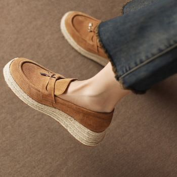 2026-ös új stílus női valódi bőr loaferek, vastag talppal, platform, slip-on