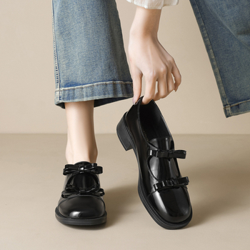 Női fekete patent bőr loafer masnival, francia stílusú, közepes sarkú, slip-on, puha talp, 2025 tavasz–ősz