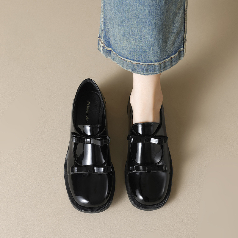 Női fekete patent bőr loafer masnival, francia stílusú, közepes sarkú, slip-on, puha talp, 2025 tavasz–ősz