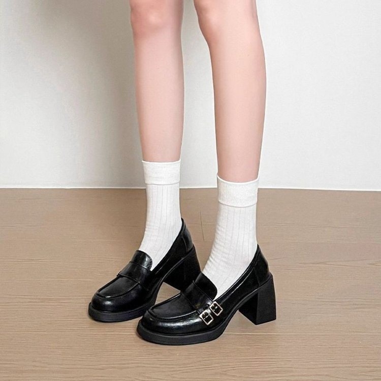 Ženske crne kožne loafers bez vezica, britanski stil, srednja visina pete 3–5 cm, svakodnevna obuća