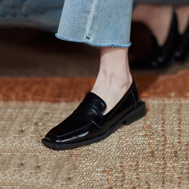 Női loaferek négyszögletes orrú, brit stílusú, slip-on, alacsony sarok, csíkos mintázat