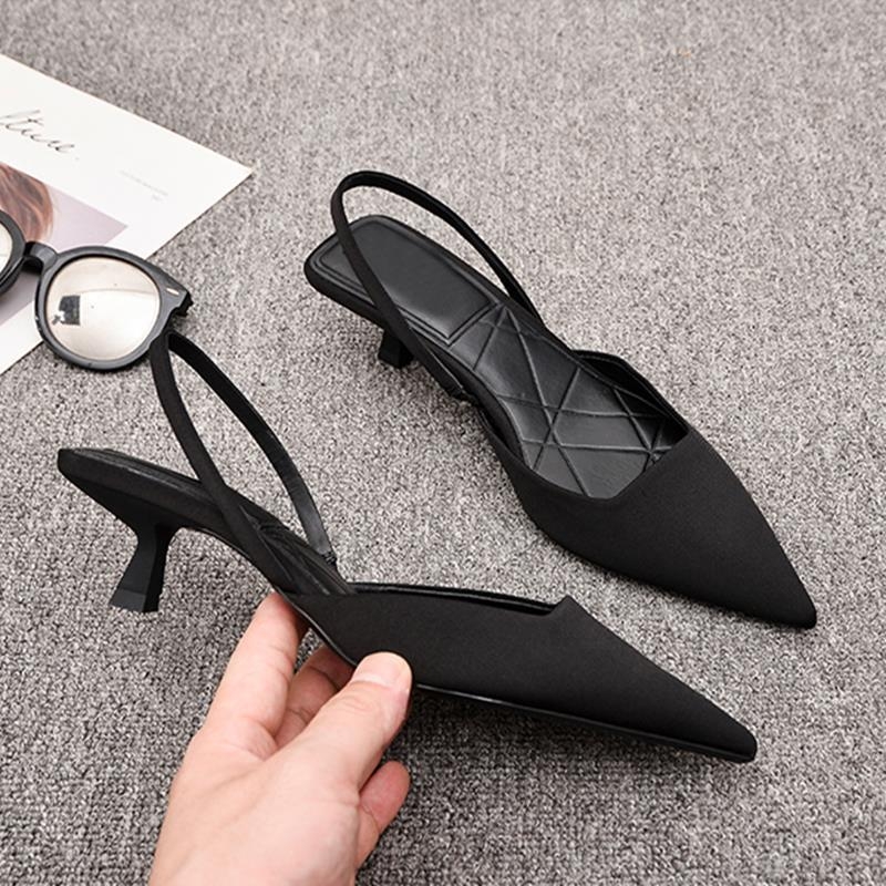 Sanda­le europskog stila s oštrim vrhom i tankim remenom, srednja peta 3–6 cm, proljeće 2025