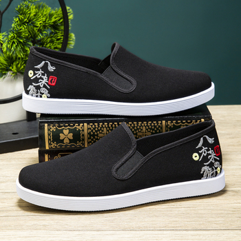 Férfi vászoncipő Pekingi ősi stílusban, hímzéssel, lélegző, puha talpú slip-on casual cipő tavaszra és őszre