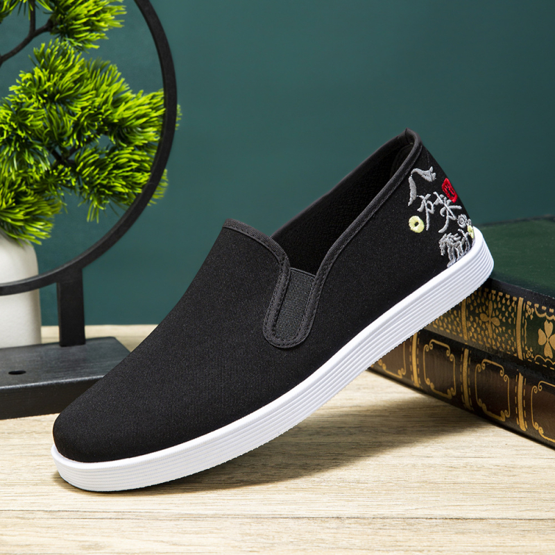 Férfi vászoncipő Pekingi ősi stílusban, hímzéssel, lélegző, puha talpú slip-on casual cipő tavaszra és őszre