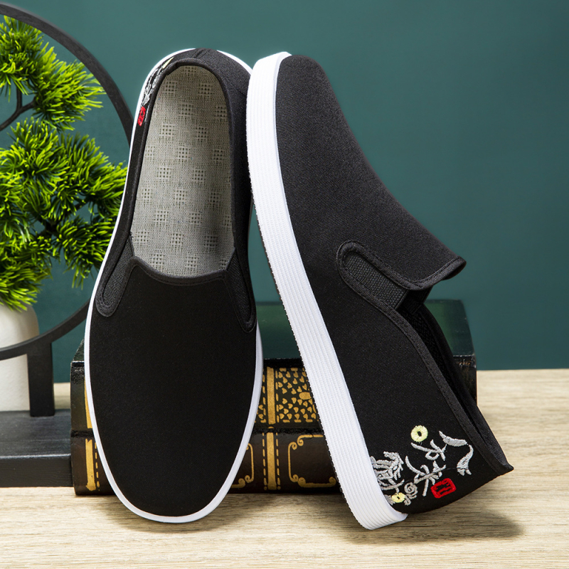 Férfi vászoncipő Pekingi ősi stílusban, hímzéssel, lélegző, puha talpú slip-on casual cipő tavaszra és őszre