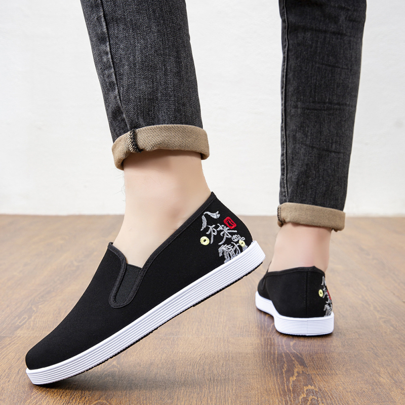 Férfi vászoncipő Pekingi ősi stílusban, hímzéssel, lélegző, puha talpú slip-on casual cipő tavaszra és őszre