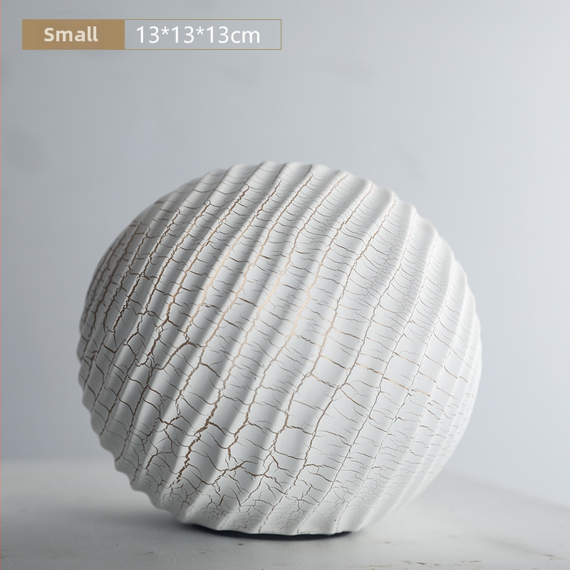 Moderný minimalistický abstraktný guľový dekor s čiernym podnosom, kov a mramor