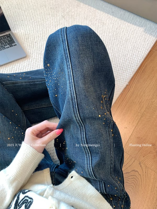 Ženske tamnoplave traperice s perlama i rhinestones, podstavljene flisom, širokih nogavica, visokim strukom, ravnog kroja, za jesen-zimu
