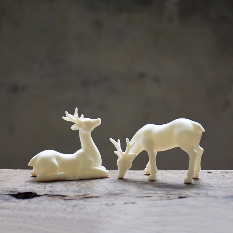 Biely porcelánový jeleň – keramická ozdoba do domácnosti