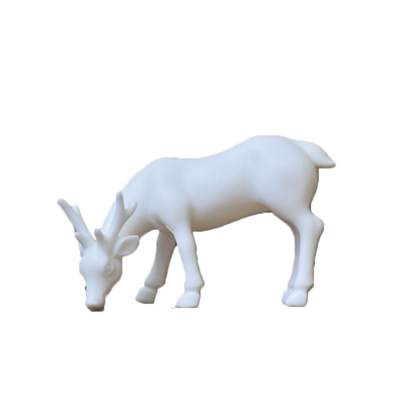 Biely porcelánový jeleň – keramická ozdoba do domácnosti