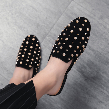 Muški ljetni loafers s ukrasnim čavlima, PU koža, uski šiljasti nos, ležerno‑elegantan stil