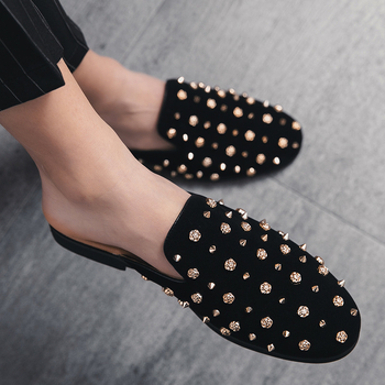 Muški ljetni loafers s ukrasnim čavlima, PU koža, uski šiljasti nos, ležerno‑elegantan stil