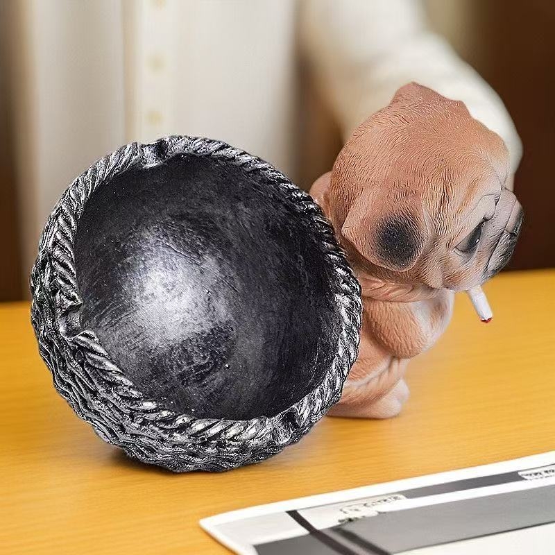 Popolník z živice so zábavným psím dizajnom, vhodný do domova aj kancelárie, znižuje rozptyl popola a zápach dymu.