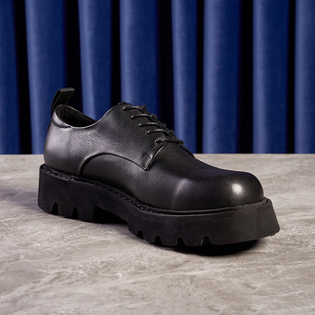 Férfi bőr Derby cipő, fekete, alacsony profilú, brit üzleti-casual stílus, vastag talppal a magasság növeléséért