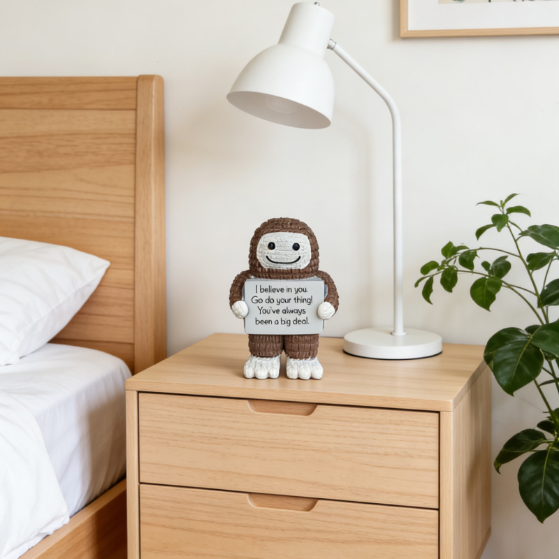 Figúrka z živice Bigfoot – vtipný výraz emócií, domáce dekorácie, stolná ozdoba