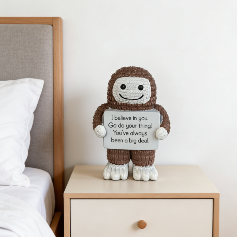 Figúrka z živice Bigfoot – vtipný výraz emócií, domáce dekorácie, stolná ozdoba