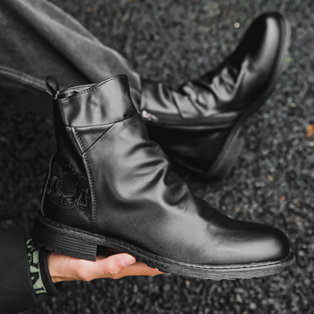 Férfi Martin csizmák oldalsó cipzárral, PU felső rész, gumitalp, kerek orr, hálós bélés, középmagas szár, 3–5 cm-es sarok