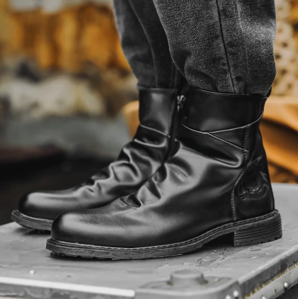 Férfi Martin csizmák oldalsó cipzárral, PU felső rész, gumitalp, kerek orr, hálós bélés, középmagas szár, 3–5 cm-es sarok