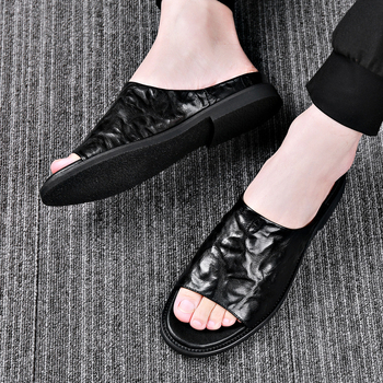 Férfi nyári szandál felsőréteg báránybőrrel, relief mintázatú slip-on, beltéri és kültéri viselet, divatos strand-stílus