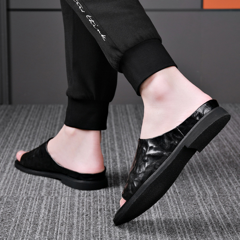Férfi nyári szandál felsőréteg báránybőrrel, relief mintázatú slip-on, beltéri és kültéri viselet, divatos strand-stílus