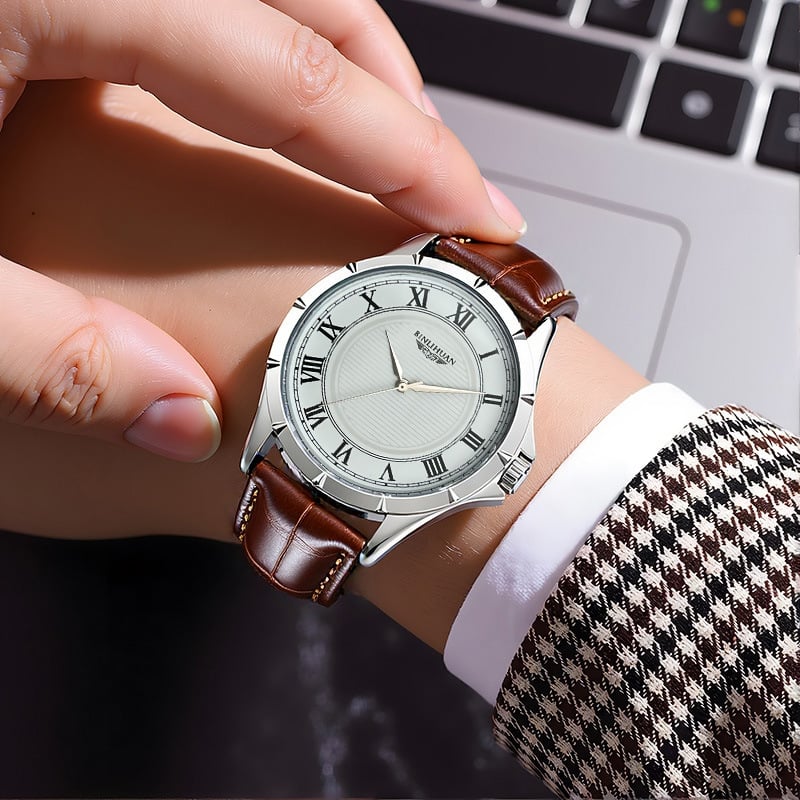 Muški sat s kožnim kaišem, kvarcni mehanizam, kružni brojčanik 41 mm, debljina 9 mm, kućište od legure, mogućnost tiska logotipa, prilagodljiv logo, vodootporan za svakodnevnu upotrebu