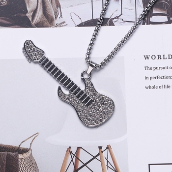 Ogrlica s dijamantom u obliku gitare – unisex, rock/hip-hop stil, privjesak od legure