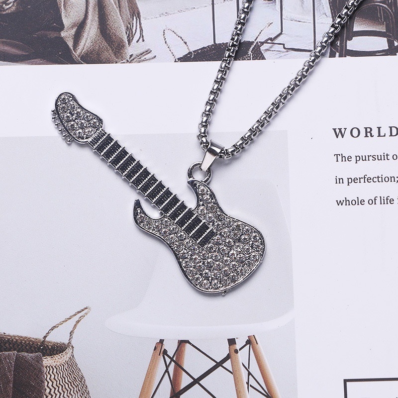 Ogrlica s dijamantom u obliku gitare – unisex, rock/hip-hop stil, privjesak od legure