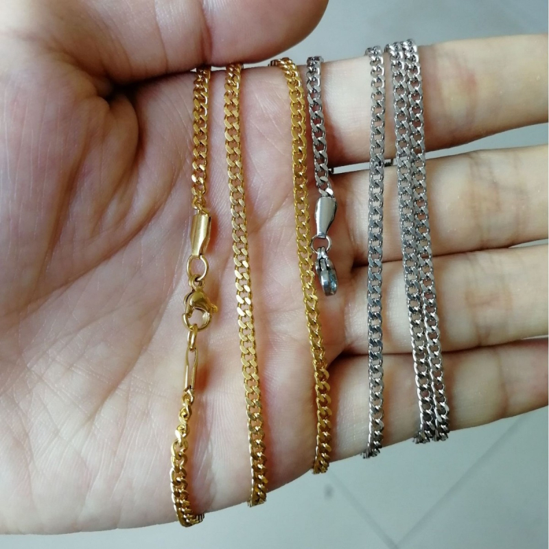 Kubanska lančana ogrlica od nehrđajućeg čelika s kopčom lovačkog tipa (lobster), širina 5 mm, duljina 40–60 cm, pozlaćena 18K zlatom
