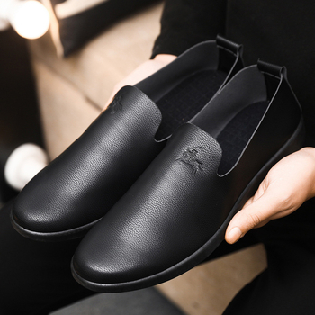 Férfi bőr Slip-On mokaszni koreai stílusban, puha bőr, puha talp, vízálló