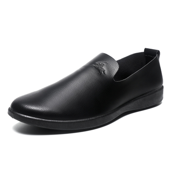 Férfi bőr Slip-On mokaszni koreai stílusban, puha bőr, puha talp, vízálló