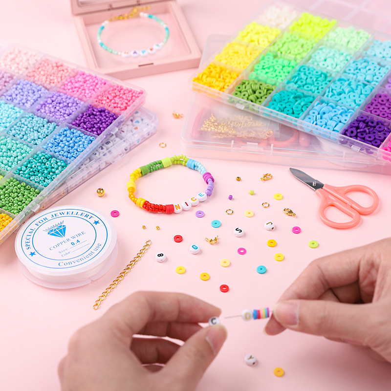 Prilagođeni dječji DIY set nakita: ručno izrađene perle za narukvice, set dodataka i alata za narukvice i ogrlice u kutiji za poklon