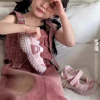 Dječje sandale u korejskom stilu s mrežastim gornjim dijelom i perforacijom, 2025 proljeće-ljeto, čvrsta gumena potplat u stilu dad shoes