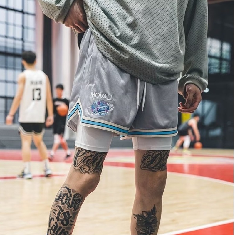 Férfi nyári rövidnadrágok - fiatalos divat, egyszerű sportos rövidnadrág, kosárlabda-stílusú casual
