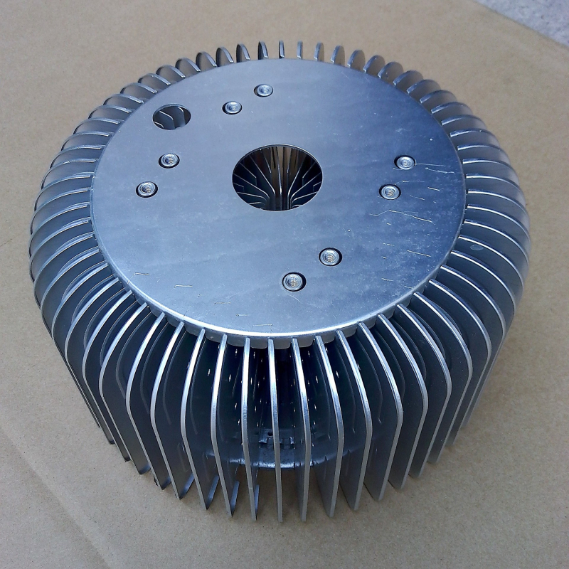 CPU hladnjak s bakreno-aluminijskim rashladnikom, 2 toplovodne cijevi, 110 mm veličina, hidraulički ležaj, 2200 RPM, tiha rada