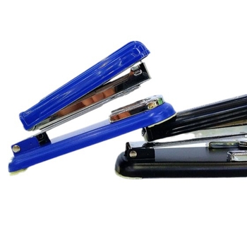 Sanchang NO.828 Stredný zošívač pre kancelárske viazanie, až 30 listov (80 g), adaptívny typ 24/6–26/6, balené v krabici