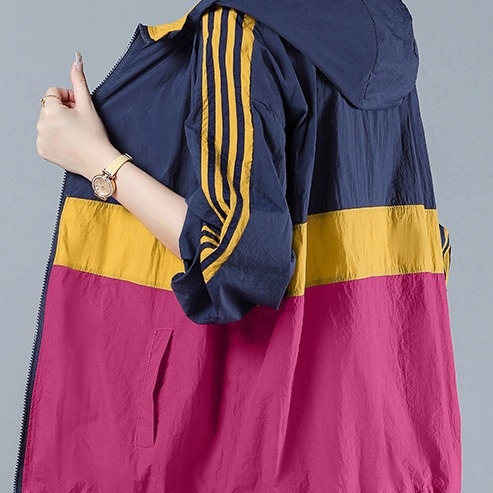 Ženska kratka windbreaker jakna s blokovima boja, kapuljača, zip, poliester, širok kroj, proljeće-jesen 2024