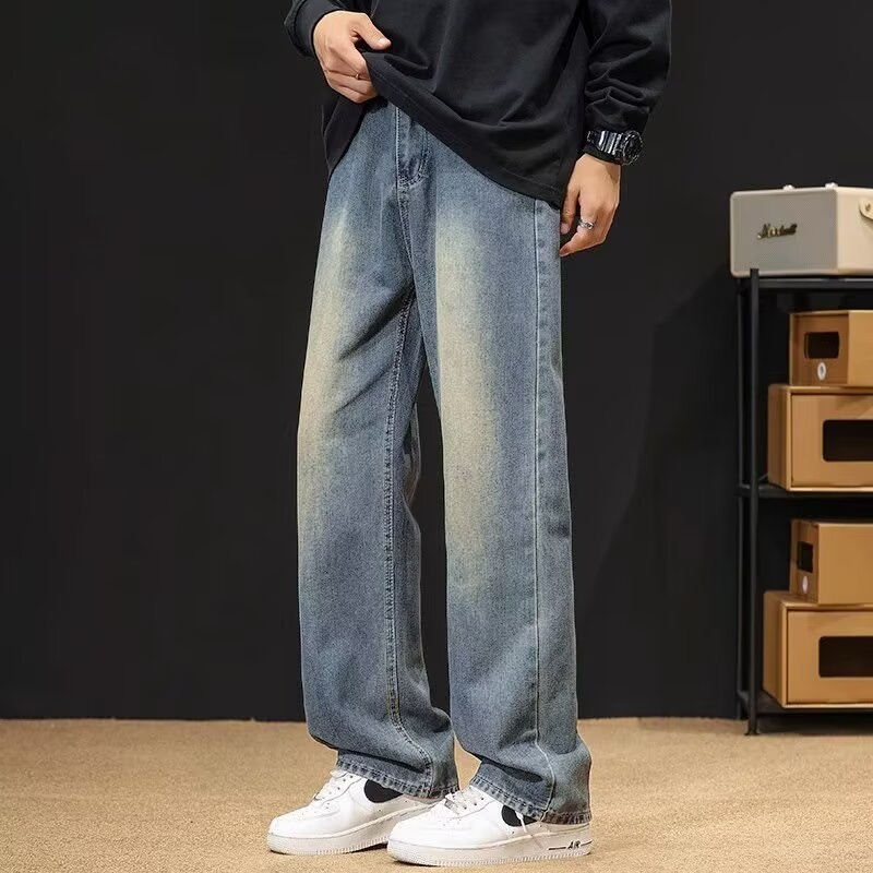 Férfi farmernadrág denim anyagból, 75% pamut, egyenes szabás, középmagas derék, mosott felülettel, mindennapi casual stílus, zsebdíszítéssel