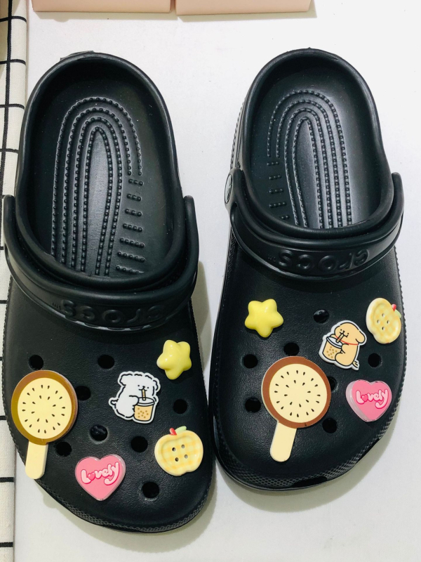 Bež boje srcolasti privjesci za Crocs papuče