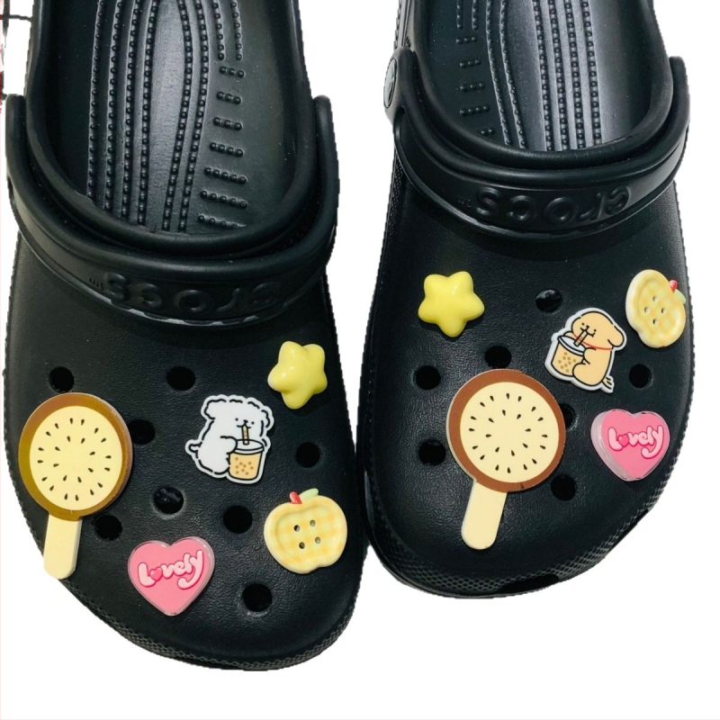 Bež boje srcolasti privjesci za Crocs papuče