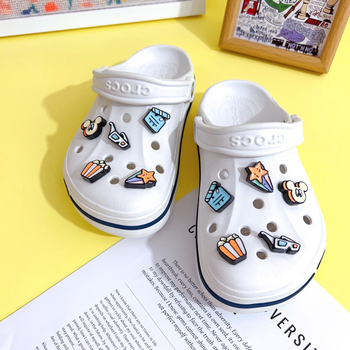 Visokokvalitetni charmovi za Crocs u crtani stil, s cvjetnim materijalom, personalizirani dodaci za obuću s rupicama