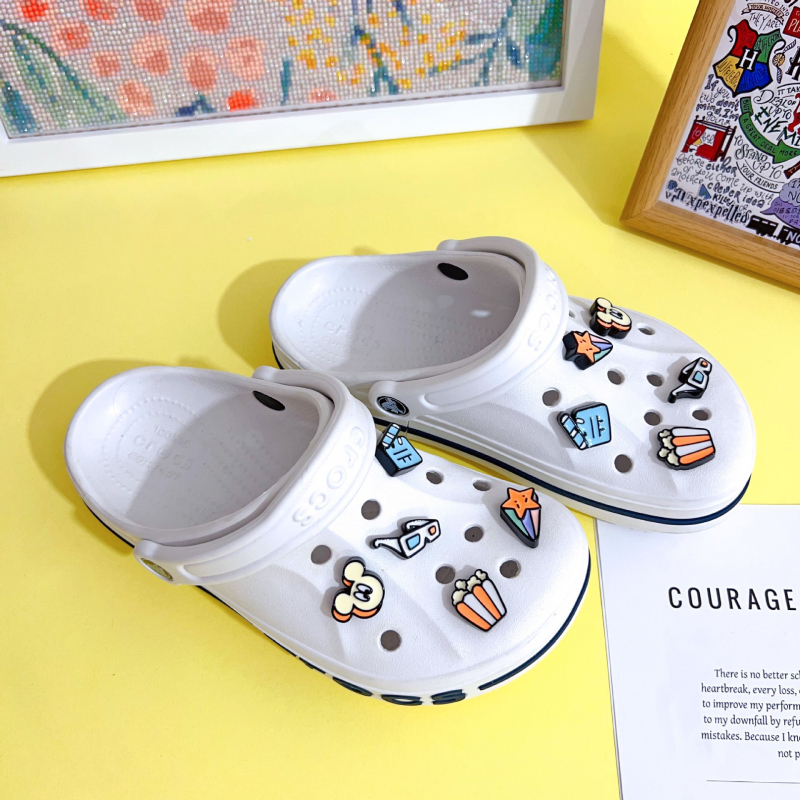 Visokokvalitetni charmovi za Crocs u crtani stil, s cvjetnim materijalom, personalizirani dodaci za obuću s rupicama