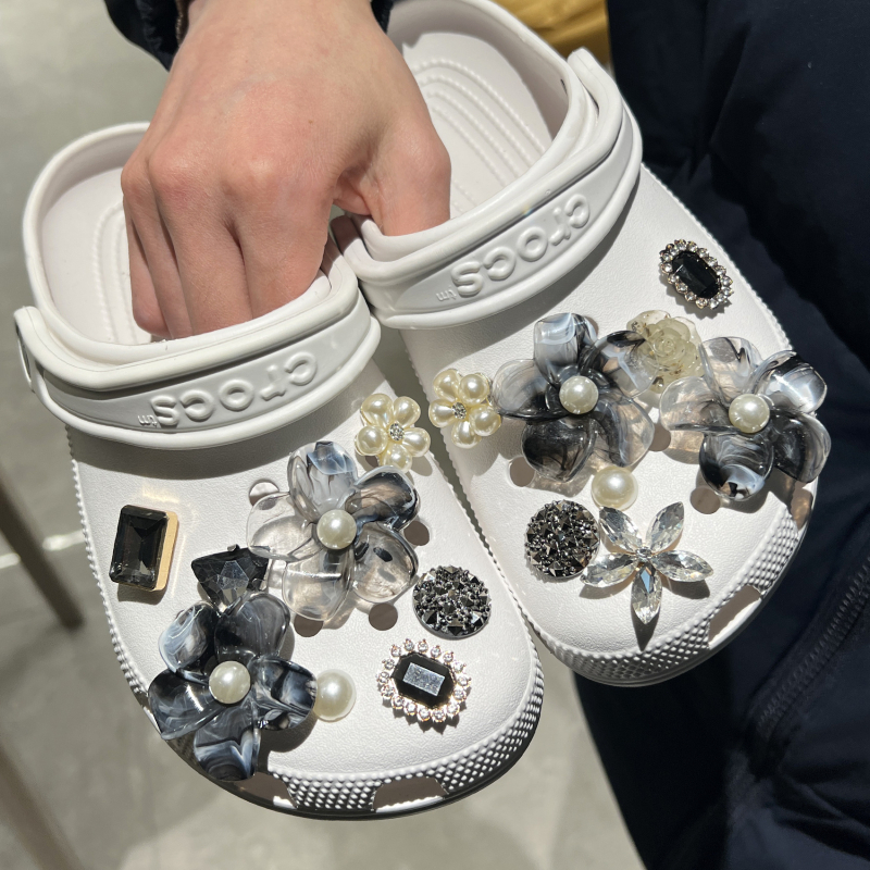 Ukras za Crocs-stil sandale: cvijet s perlama i kristalima, ukrasna kopča na gornjem dijelu za žene