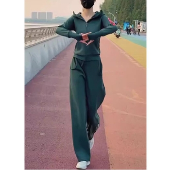 Ženski casual sportski set za proleće i jesen 2025, moderan stil, širok kroj, dvodijelni set za trčanje