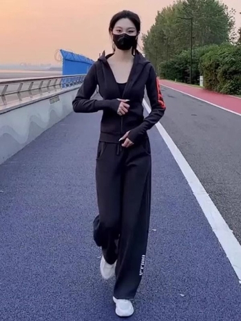 Ženski casual sportski set za proleće i jesen 2025, moderan stil, širok kroj, dvodijelni set za trčanje