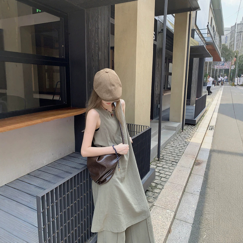 Ženski laneni bezrukavni kostim u Old Money stilu, ljetna moda, set s prslukom, haljinom i hlačama