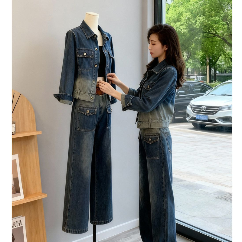 Ženski premium denim kostim za jesen: moderan dvodijelni set s denim jaknom i hlačama