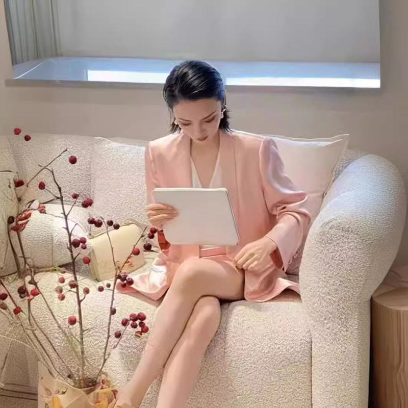 Ružičasti ženski sako u korejskom stilu, ležeran kroj, elegantan dojam